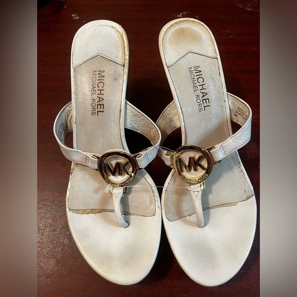 Michael Michael Kors Sandals Sz 8 Ivory Leather Thong Gold Logo Cork Wedge - Picture 6 of 10